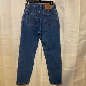 Vintage Levi’s 550s High Waisted Relaxed and Tapered Fit 90’s Y2K Mom Jeans